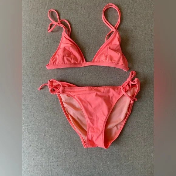 Lot of 3 Bikinis - Picture 4 of 5